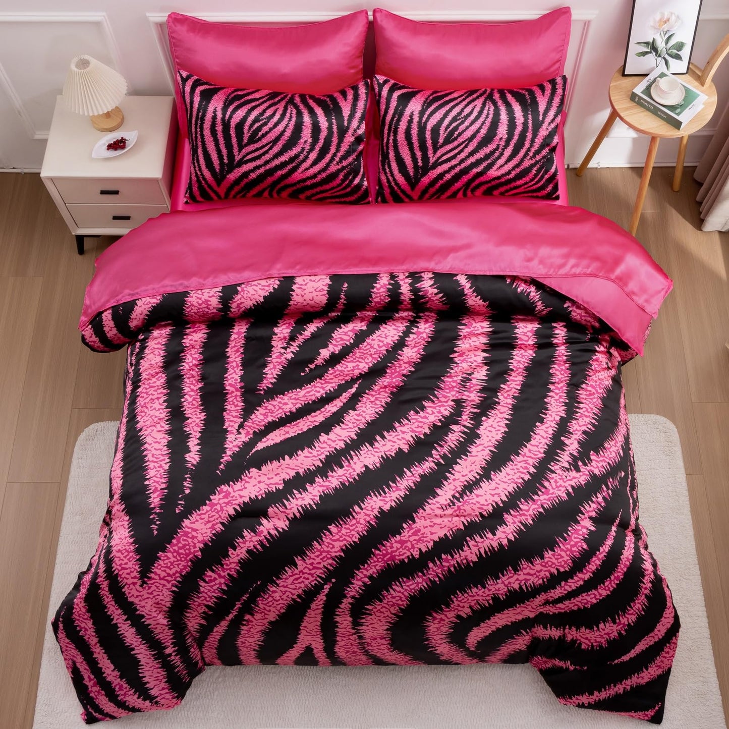 A Nice Night Leopard Printed，Satin Silky Soft Quilt Sexy Luxury Super Soft Microfiber Comforter Quilt Bedding Comforter Set Full/Queen, Light Weighted (Pink, Queen(88-by-88-inches))