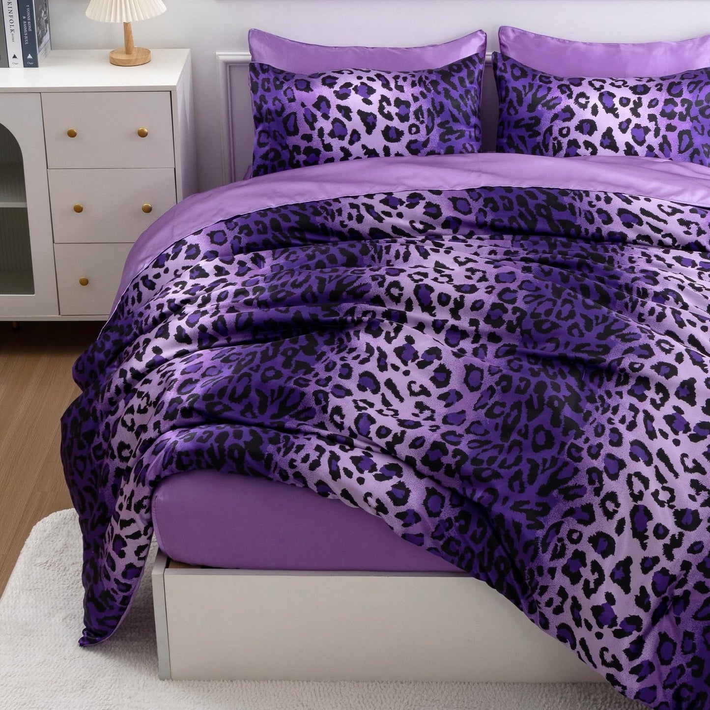 A Nice Night Leopard Printed，Satin Silky Soft Quilt Sexy Luxury Super Soft Microfiber Comforter Quilt Bedding Comforter Set Full/Queen, Light Weighted (Pink, Queen(88-by-88-inches))