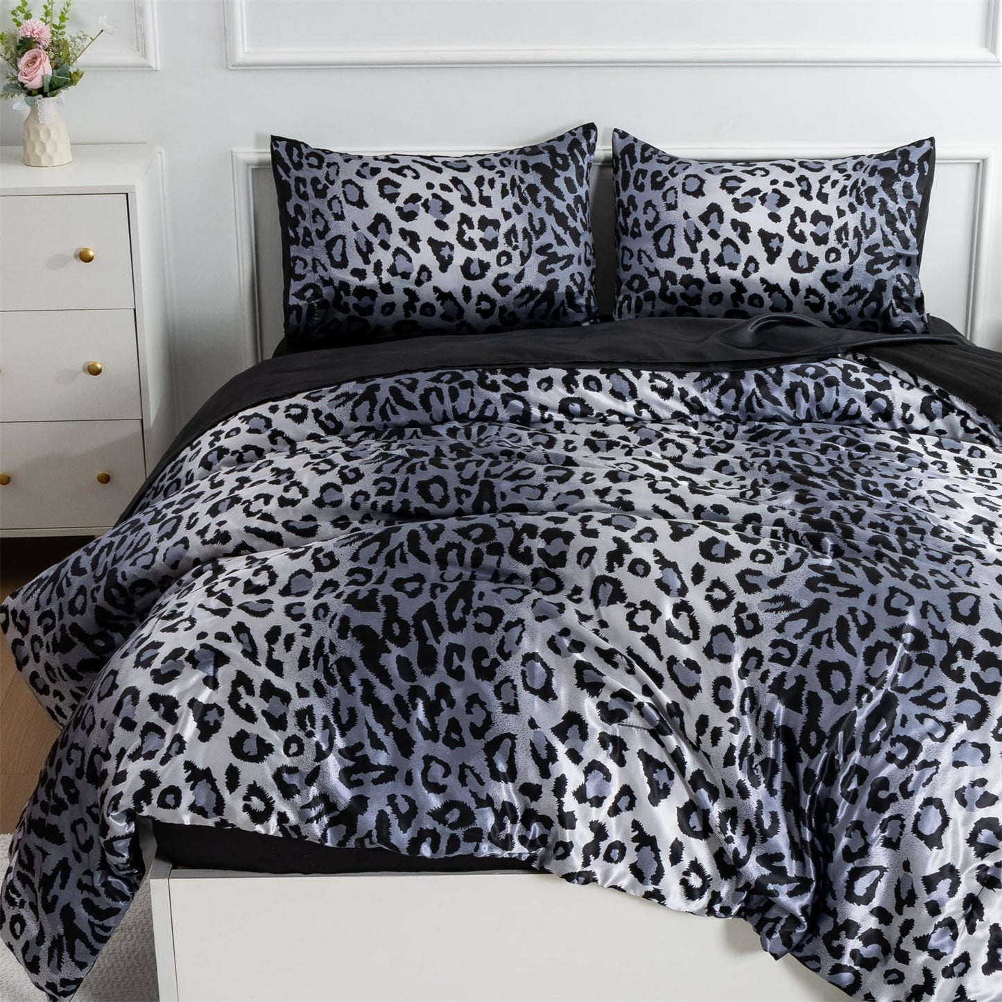 A Nice Night Leopard Printed，Satin Silky Soft Quilt Sexy Luxury Super Soft Microfiber Comforter Quilt Bedding Comforter Set Full/Queen, Light Weighted (Pink, Queen(88-by-88-inches))