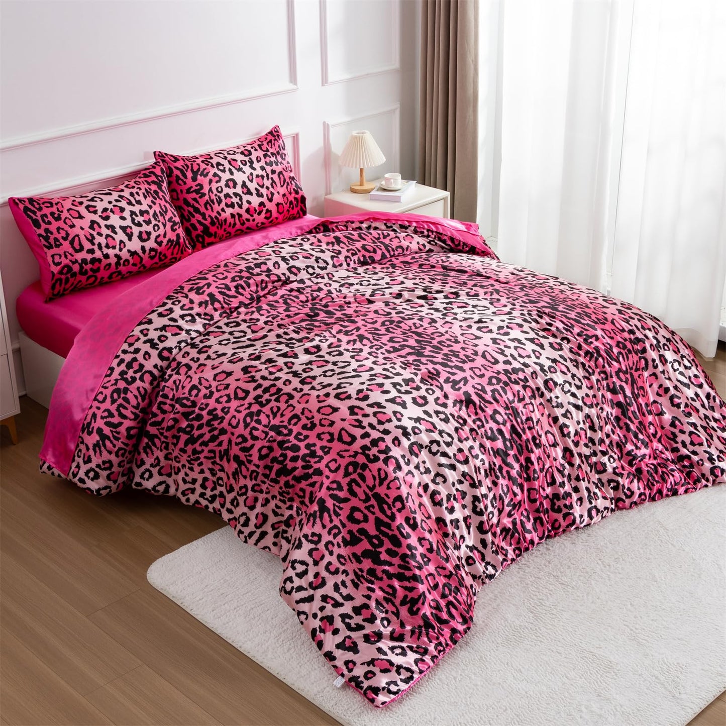 A Nice Night Leopard Printed，Satin Silky Soft Quilt Sexy Luxury Super Soft Microfiber Comforter Quilt Bedding Comforter Set Full/Queen, Light Weighted (Pink, Queen(88-by-88-inches))